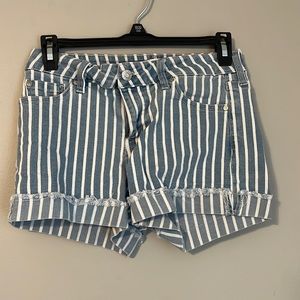 Stripped denim shorts.
